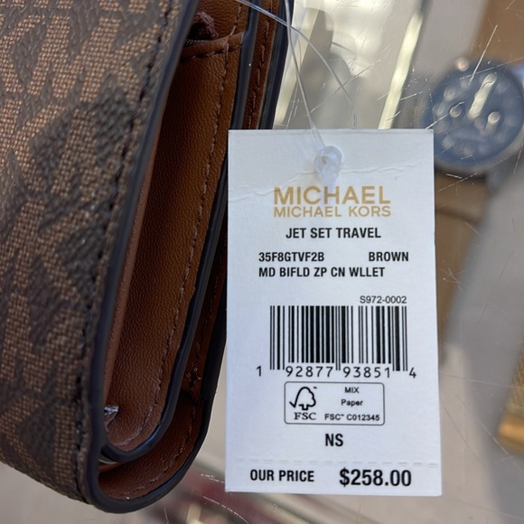 MICHAEL KORS
Jet Set Travel Medium Bifold Zip Signature Logo Wallet 
Brown 
NWT - Picture 6 of 16